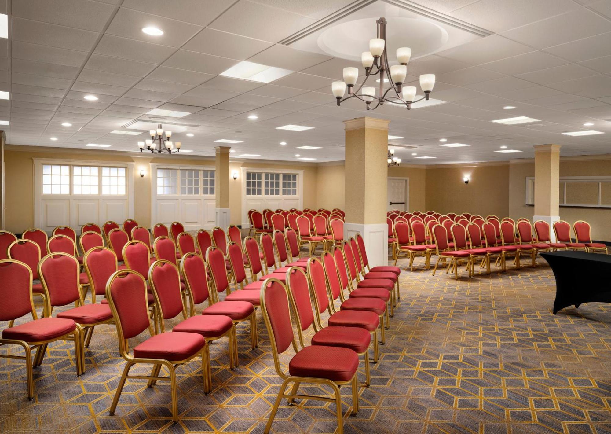 Holiday Inn & Suites Boston Peabody, An Ihg Hotel Buitenkant foto