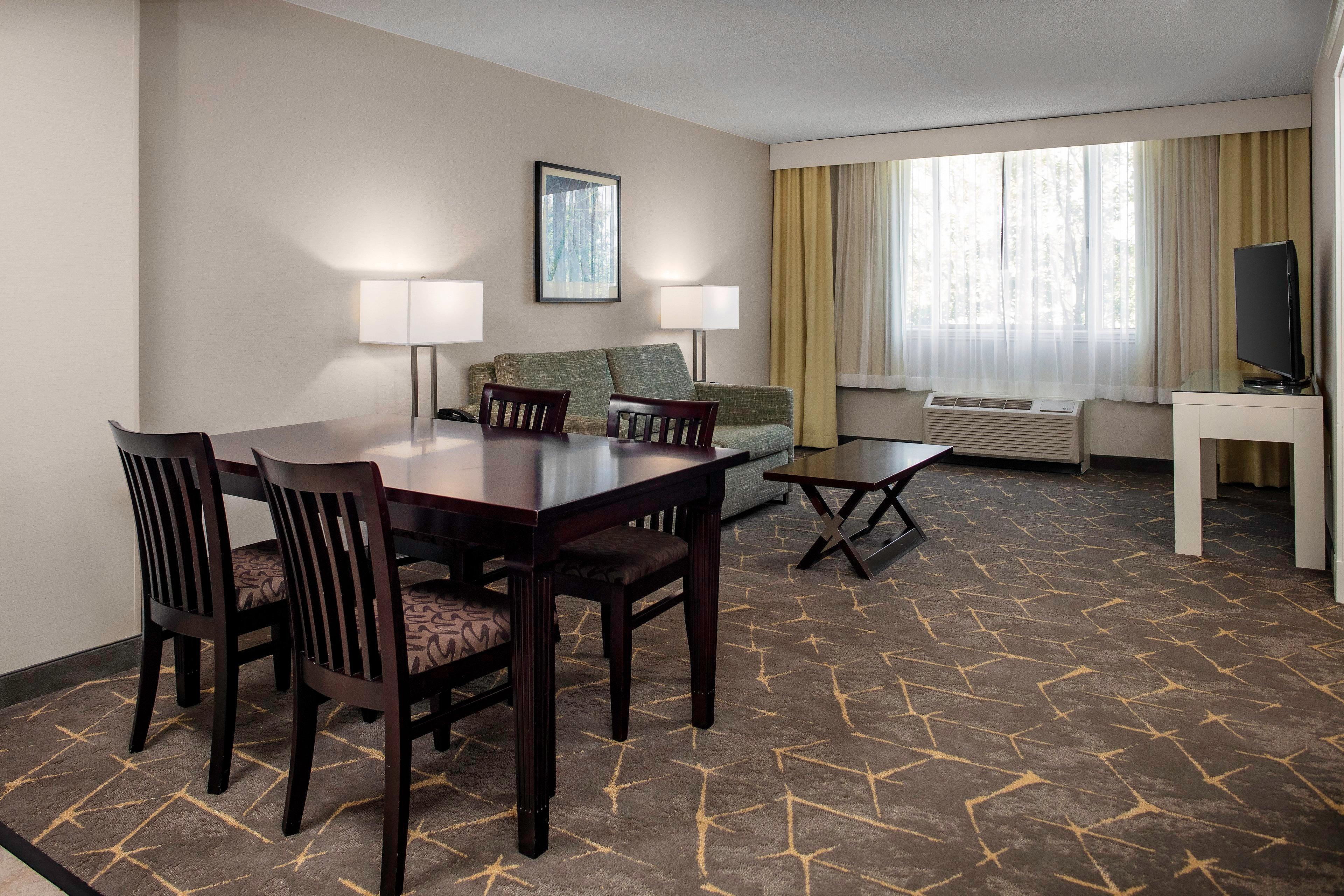 Holiday Inn & Suites Boston Peabody, An Ihg Hotel Buitenkant foto